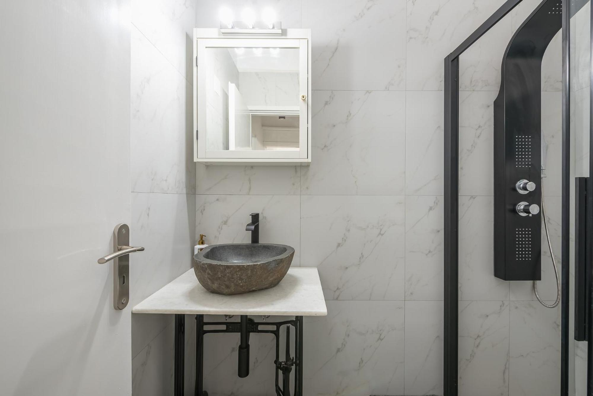 Stylish Luxury Apartment At Ampelokipi Metro Station Athen Eksteriør billede